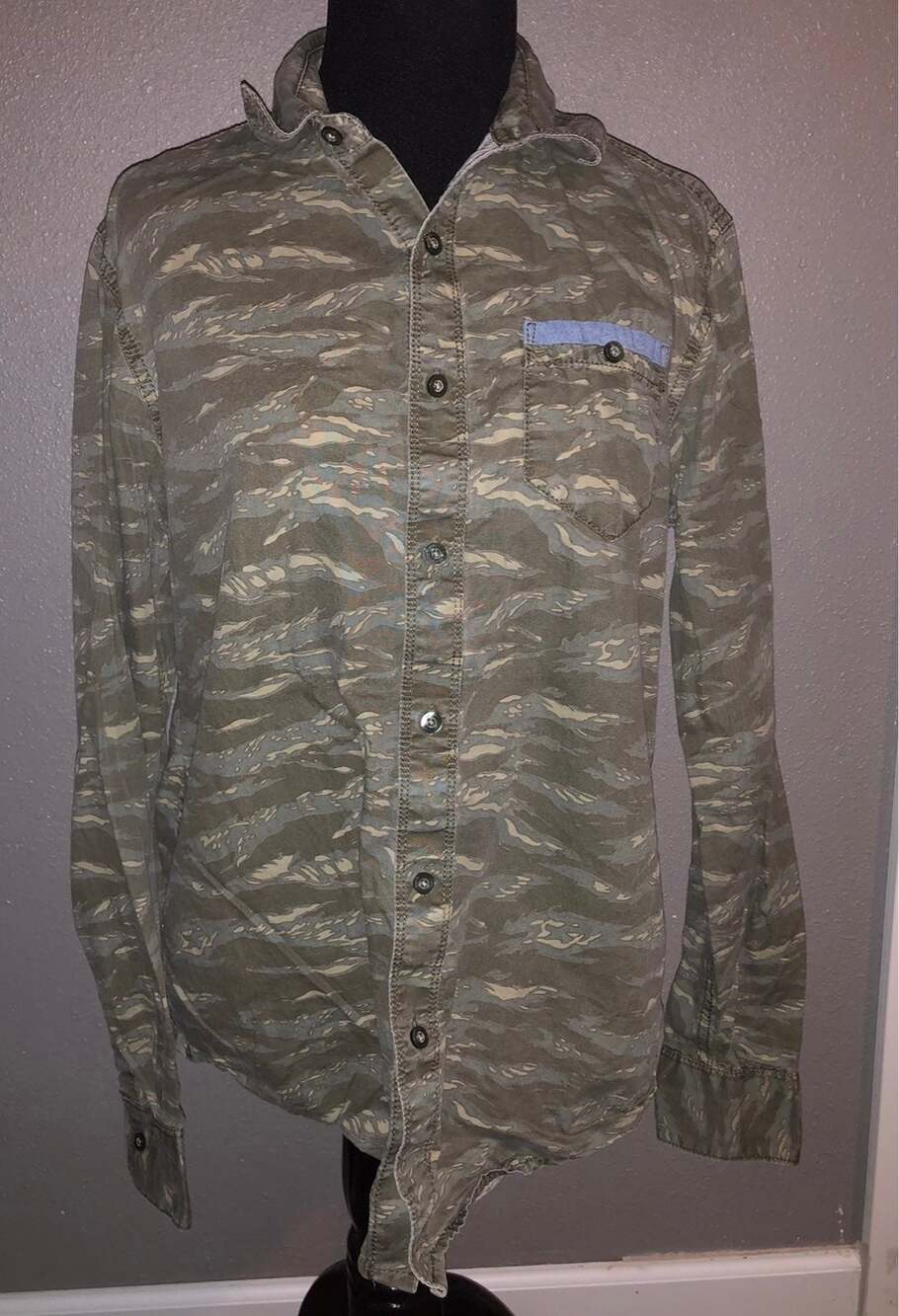 AMERICAN RAG camo button up women's shirt size small 100% cotton